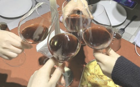 ��W����������~