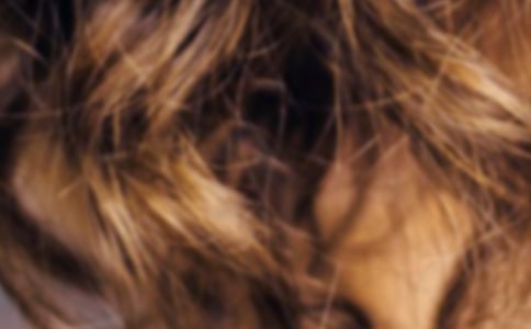 形容頭發(fā)的句子