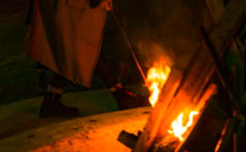 �y���������������