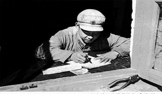 雷鋒叔叔和我們?cè)谝黄鹫n件設(shè)計(jì)